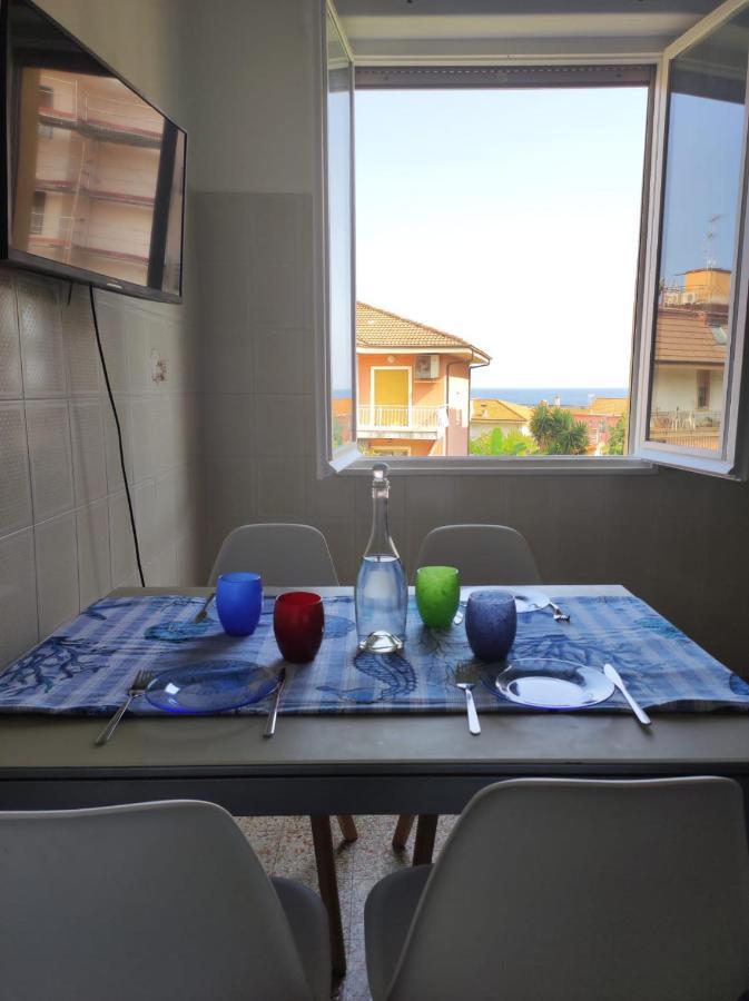 Appartamento Vicino Al Mare Con Parcheggio Riva Ligure Exteriör bild