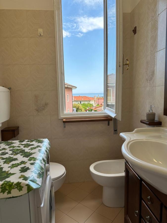 Appartamento Vicino Al Mare Con Parcheggio Riva Ligure Exteriör bild